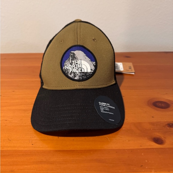 BNWT‎ Mudder Trucker North Face Hat - Picture 1 of 6